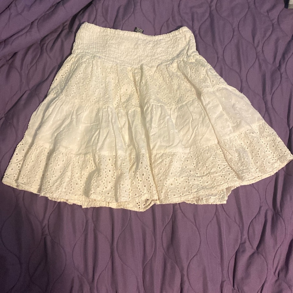 White mini skirt, flowy